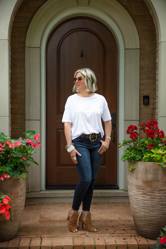 Top 5 Best White T Shirts For Women featured by top US fashion blogger, Dawned on Me: image of a woman wearing an American Eagle oversized white t shirt